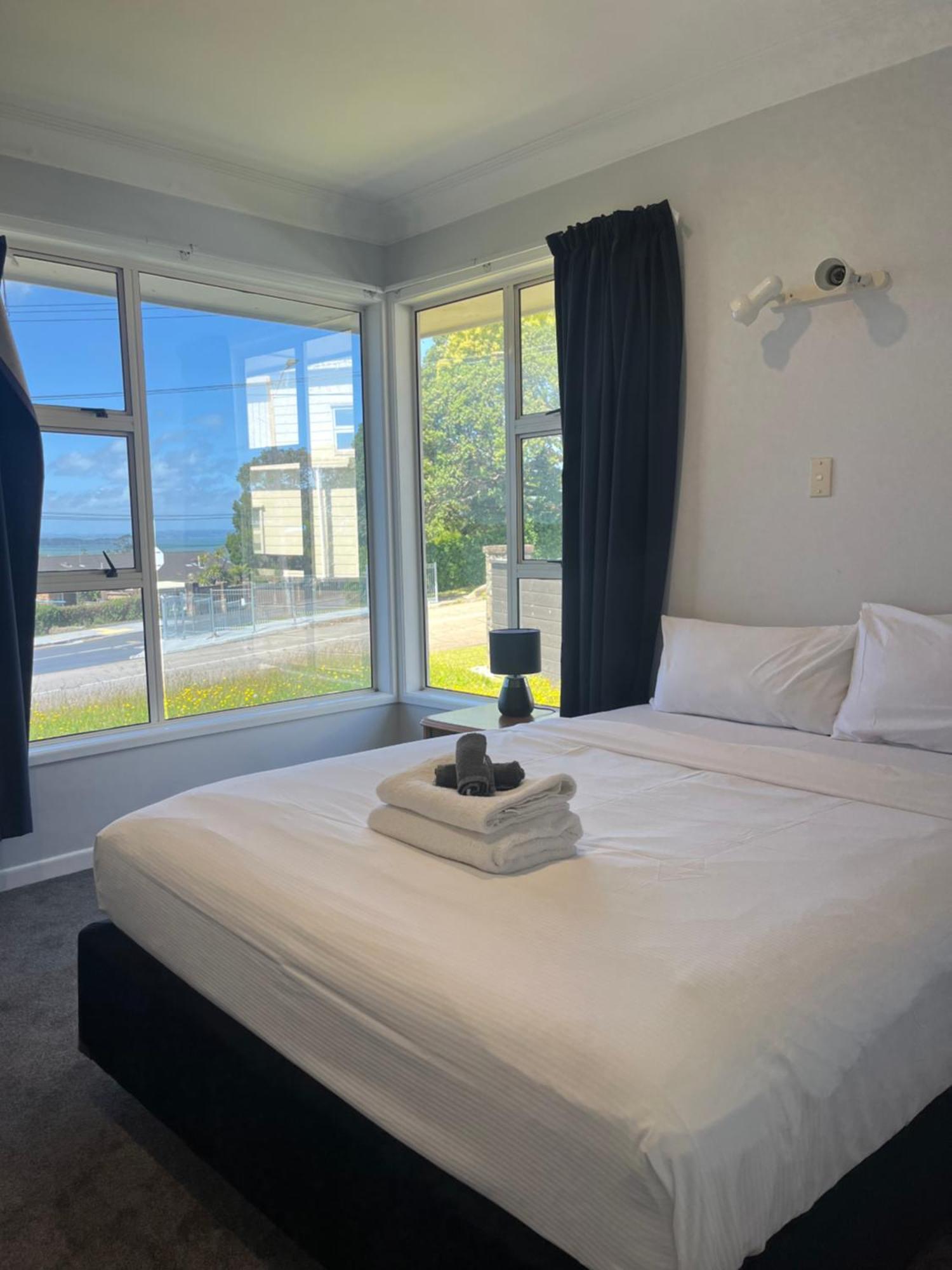 Kiwi Holiday Home With A View Оукланд Екстериор снимка